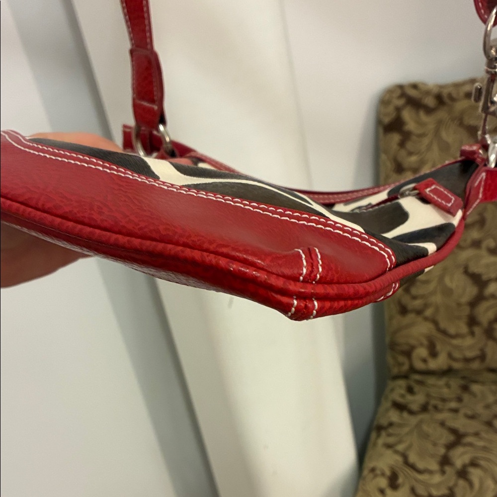 Red and Brown Giraffe Print Crossbody Bag - Picture 5 of 14
